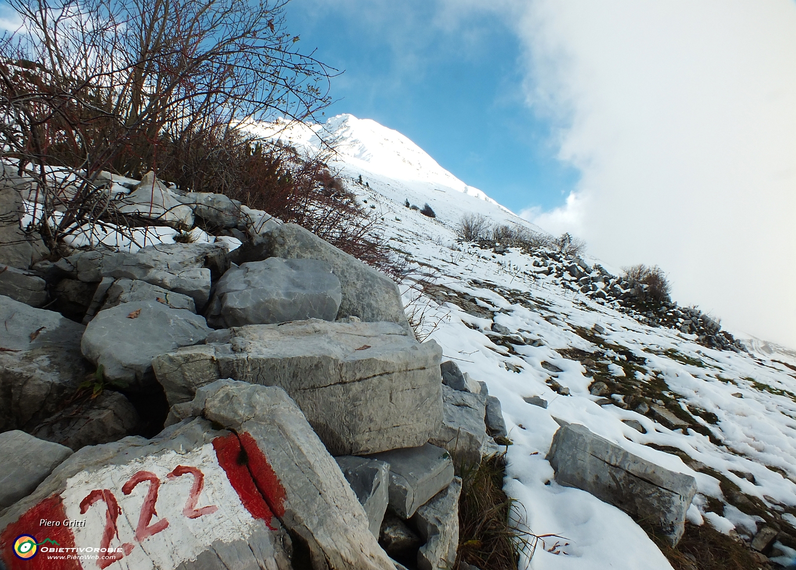 04 Dall'Alpe Arera sul 222 per il Rf. Capanna 2000.JPG